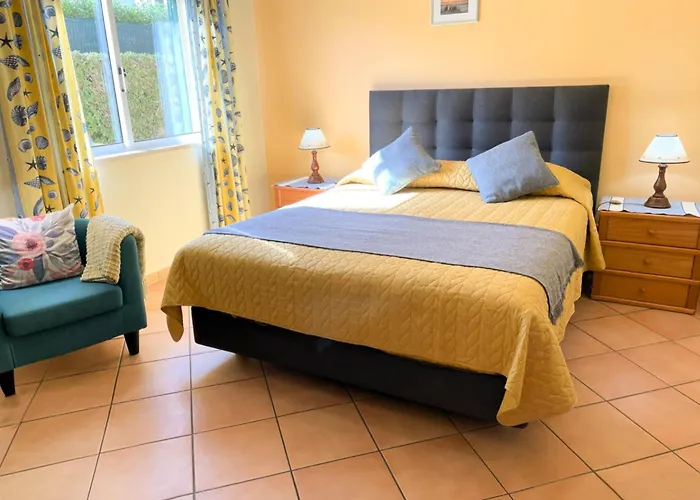 Villa Eber - Independent 1 & 2 Bedroom Apartments, Pool, Air Con, Fast Wi-Fi, Near Old Town Of Albufeira And Beaches