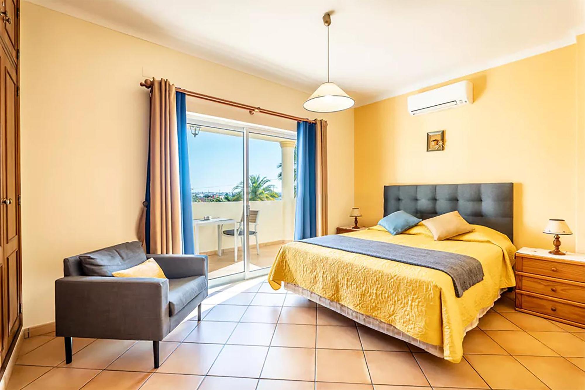 Apartment Eber: Poolside Near Old Town *