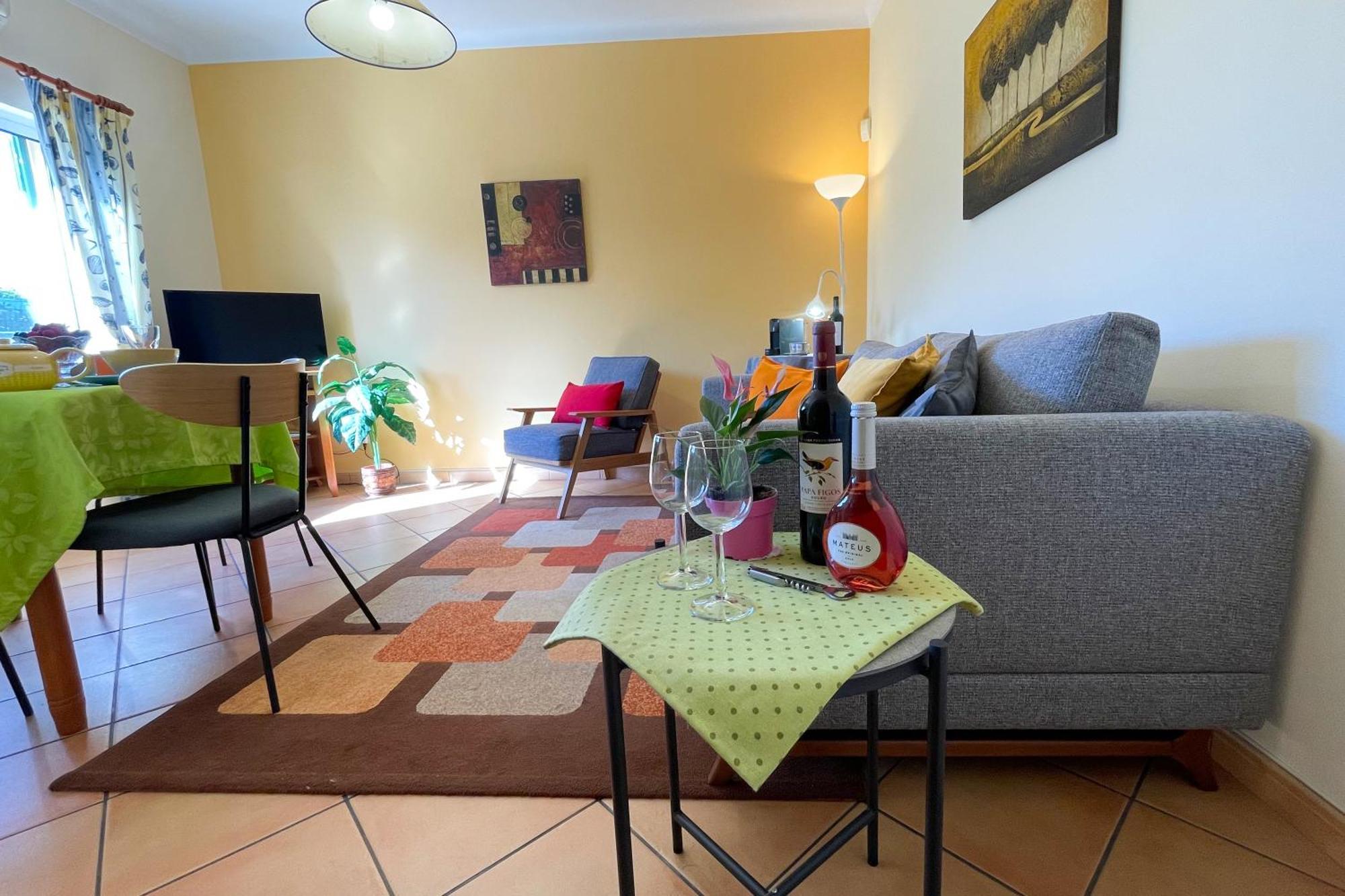 Apartment Eber: Poolside Near Old Town Albufeira