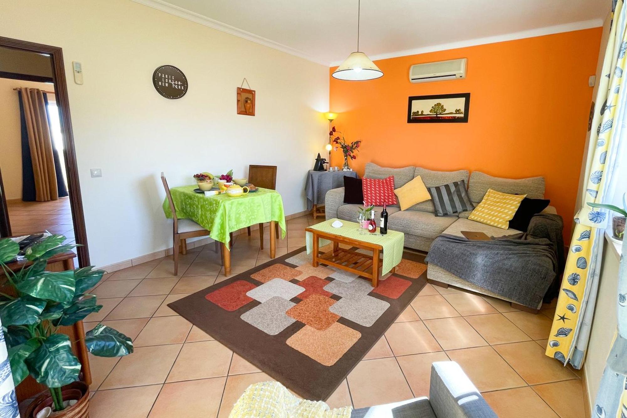 Eber: Poolside Near Old Town Apartment *