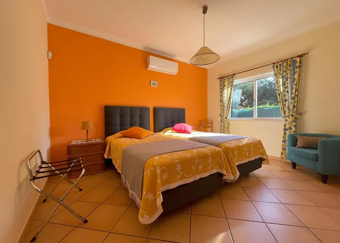 Villa Eber - Independent 1 & 2 Bedroom Apartments, Pool, Air Con, Fast Wi-Fi, Near Old Town Of Albufeira And Beaches