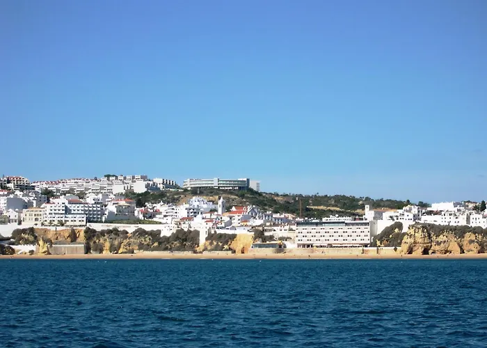 Villa Eber - Independent 1 & 2 Bedroom Apartments, Pool, Air Con, Fast Wi-Fi, Near Old Town Of Albufeira And Beaches