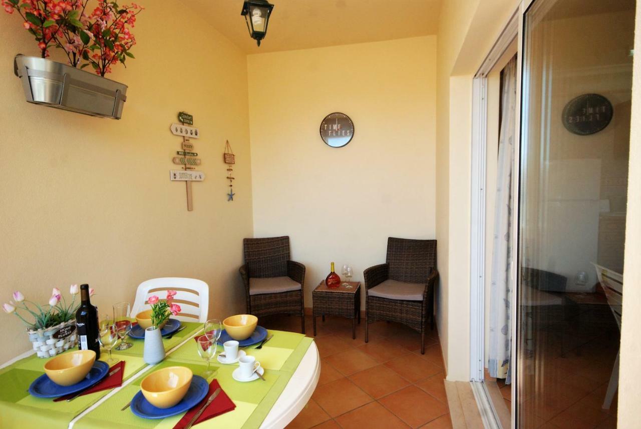 Apartment Eber: Poolside Near Old Town *