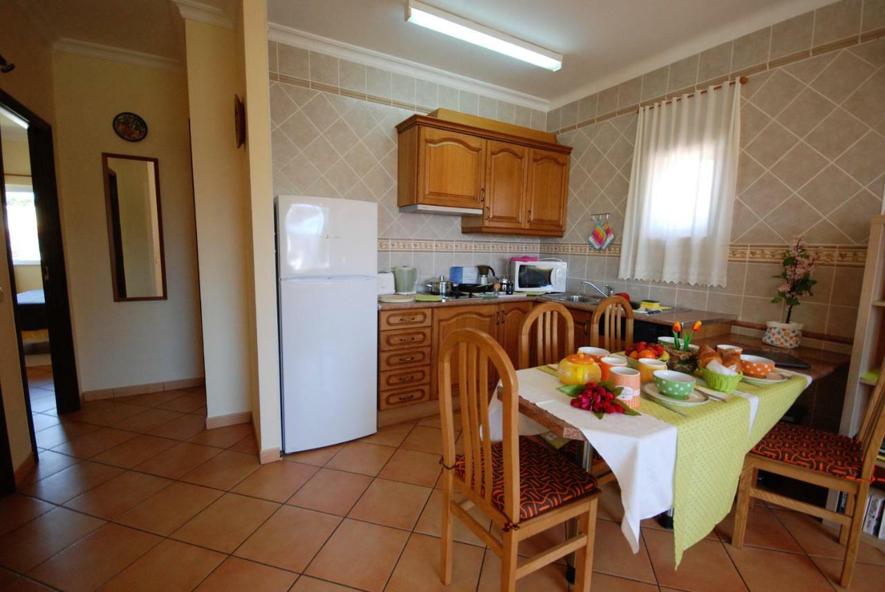 Eber: Poolside Near Old Town Apartment Albufeira